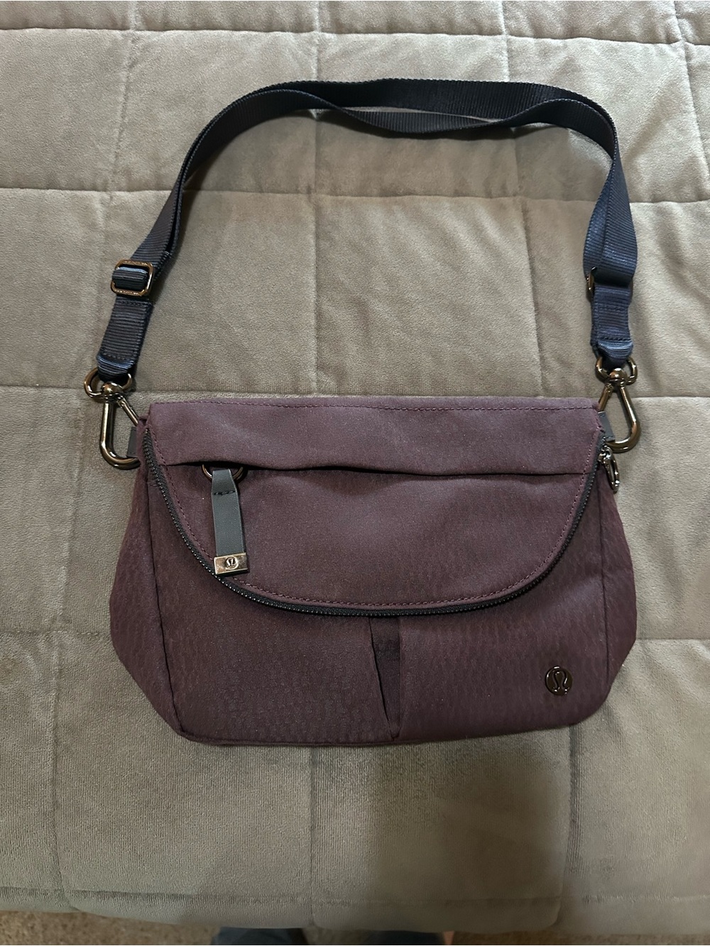 Lululemon All Night Festival 5L Crossbody
Plum color